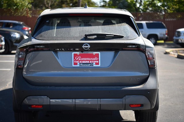 Nissan Kicks Vehicle Image 06
