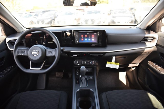 Nissan Kicks Vehicle Image 07