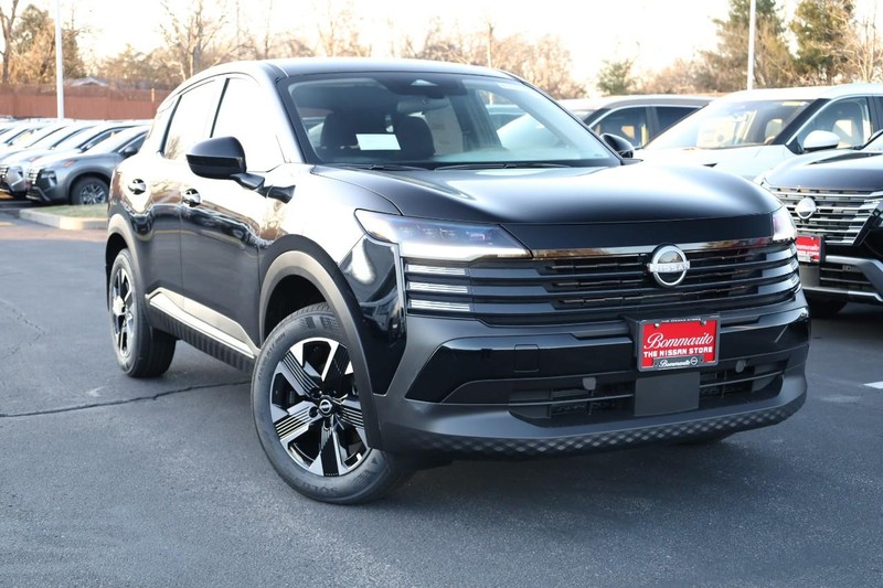 Nissan Kicks Vehicle Image 03
