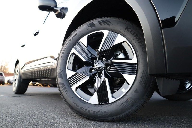 Nissan Kicks Vehicle Image 05
