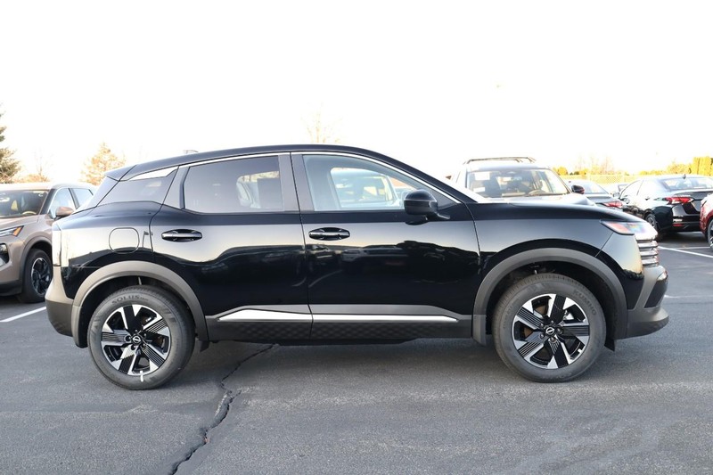 Nissan Kicks Vehicle Image 07