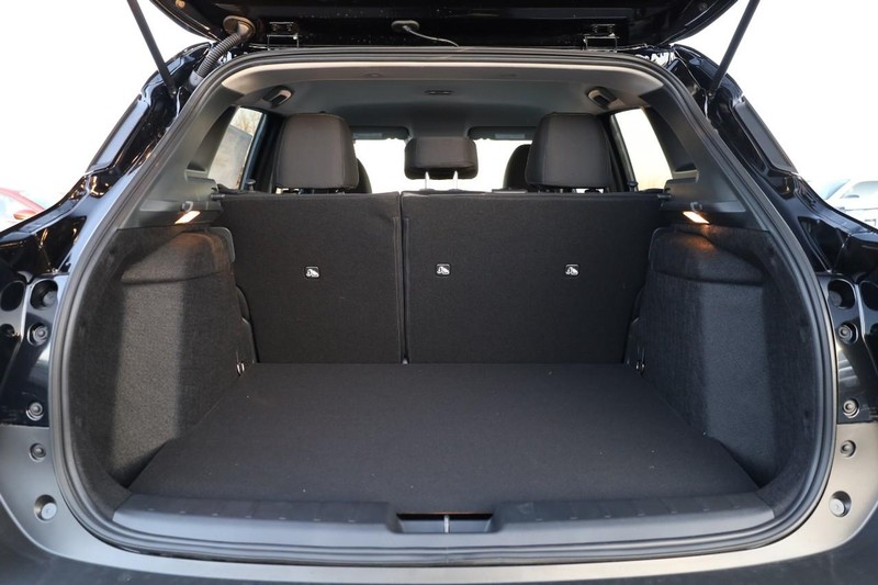 Nissan Kicks Vehicle Image 09