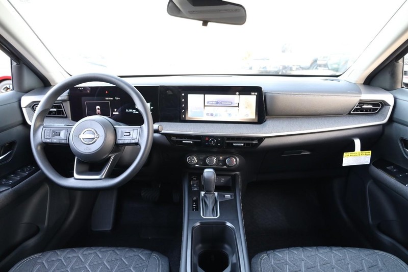 Nissan Kicks Vehicle Image 23