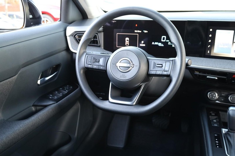 Nissan Kicks Vehicle Image 24