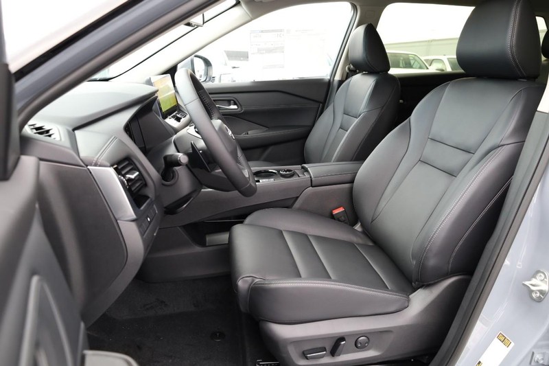 Nissan Rogue Vehicle Image 13