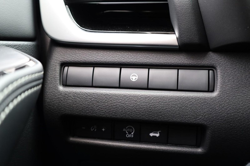 Nissan Rogue Vehicle Image 24
