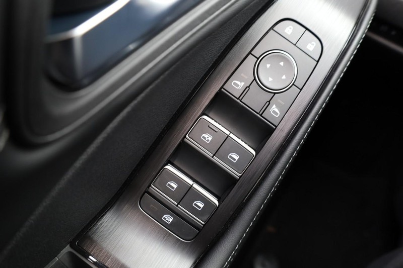 Nissan Rogue Vehicle Image 25