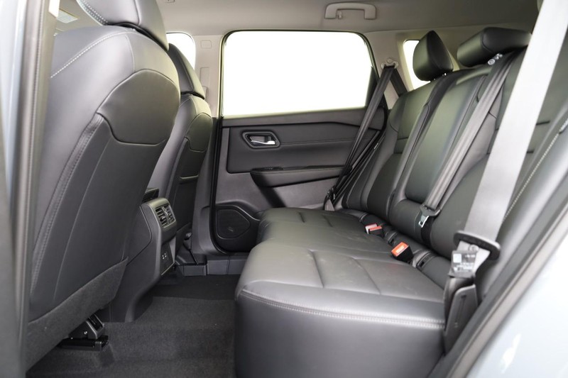 Nissan Rogue Vehicle Image 27