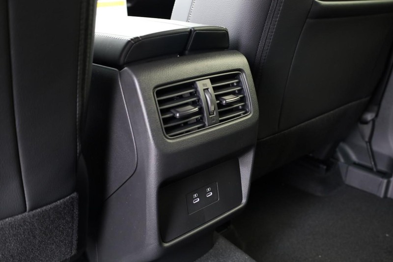 Nissan Rogue Vehicle Image 28