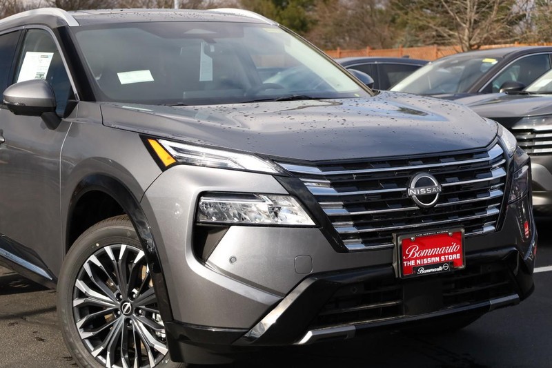 Nissan Rogue Vehicle Image 04