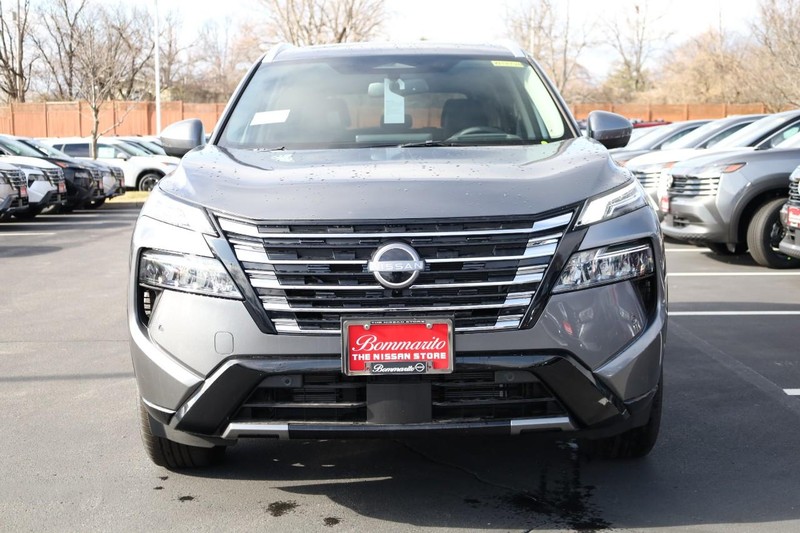 Nissan Rogue Vehicle Image 06