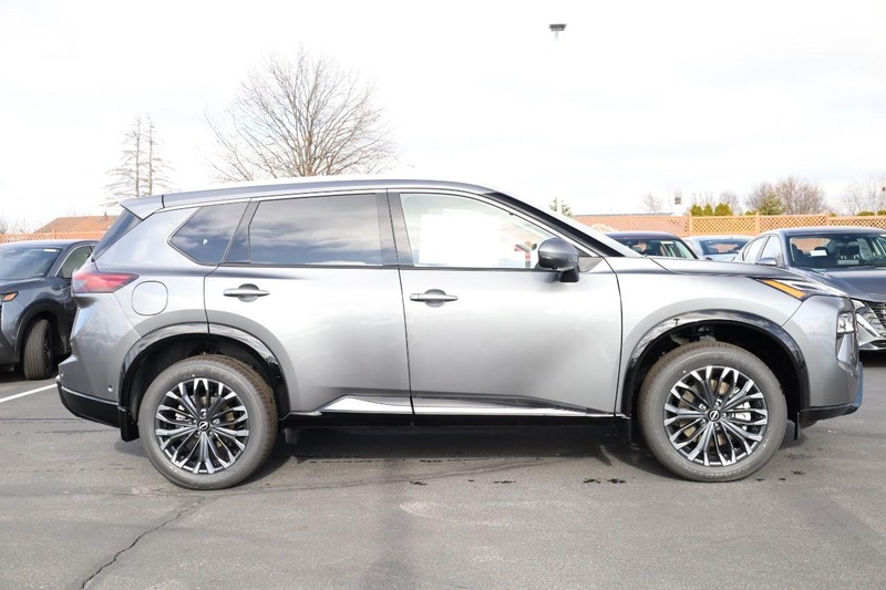 Nissan Rogue Vehicle Image 07