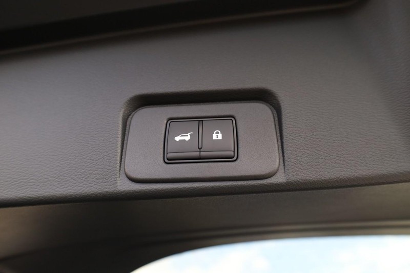 Nissan Rogue Vehicle Image 12