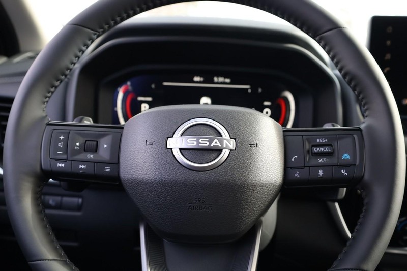 Nissan Rogue Vehicle Image 14