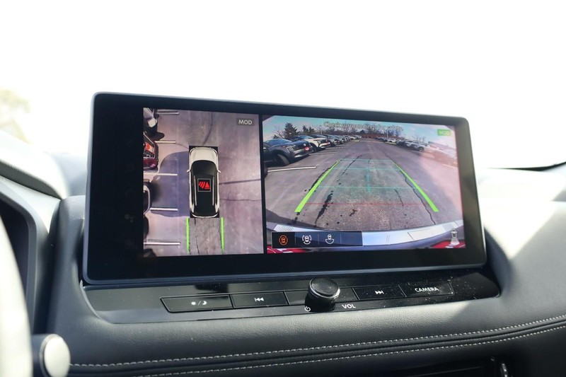 Nissan Rogue Vehicle Image 17
