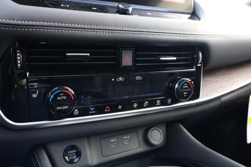 Nissan Rogue Vehicle Image 19