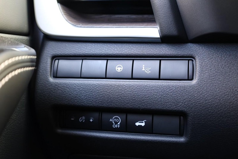 Nissan Rogue Vehicle Image 24