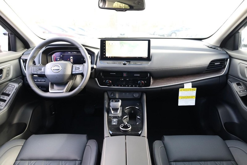 Nissan Rogue Vehicle Image 32
