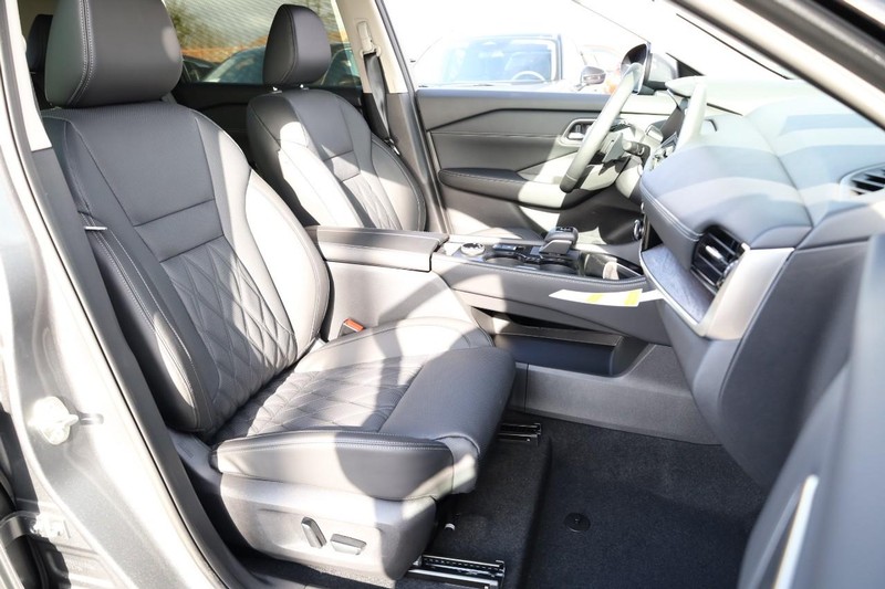 Nissan Rogue Vehicle Image 34