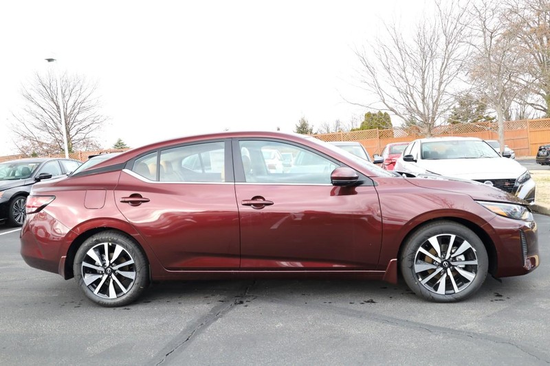 Nissan Sentra Vehicle Image 07