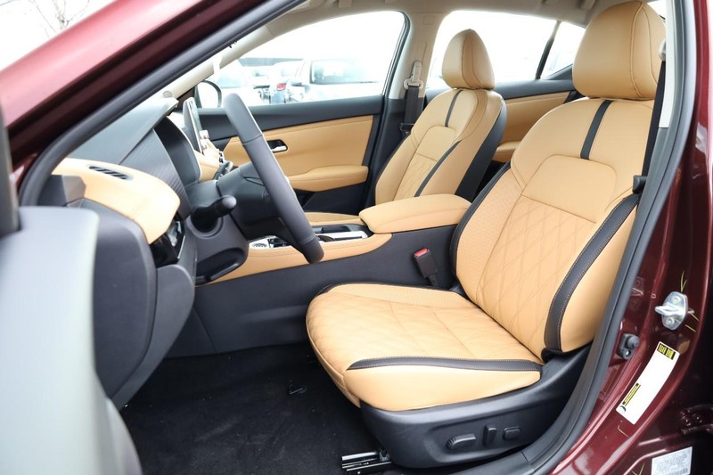 Nissan Sentra Vehicle Image 10