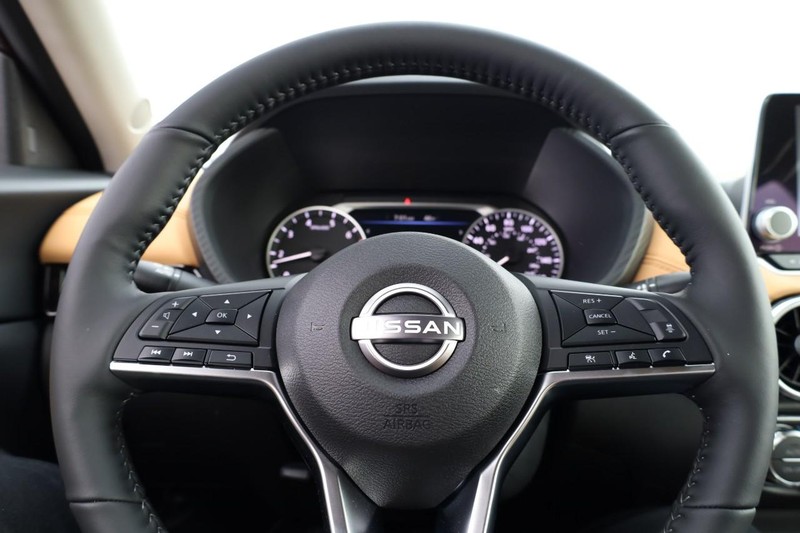 Nissan Sentra Vehicle Image 11