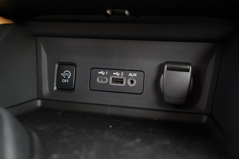 Nissan Sentra Vehicle Image 16