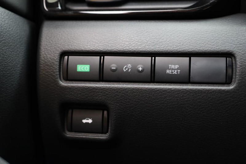Nissan Sentra Vehicle Image 19