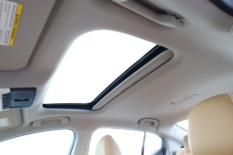 Nissan Sentra Vehicle Image 21
