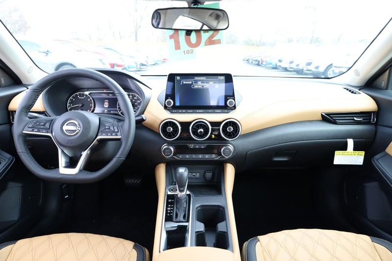 Nissan Sentra Vehicle Image 24