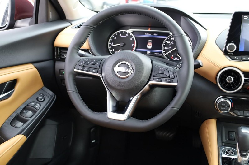 Nissan Sentra Vehicle Image 25