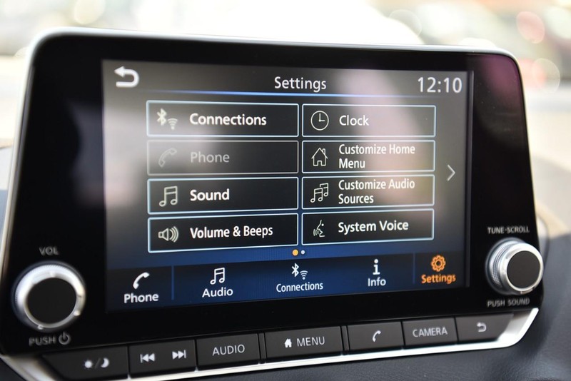 Nissan Sentra Vehicle Image 14