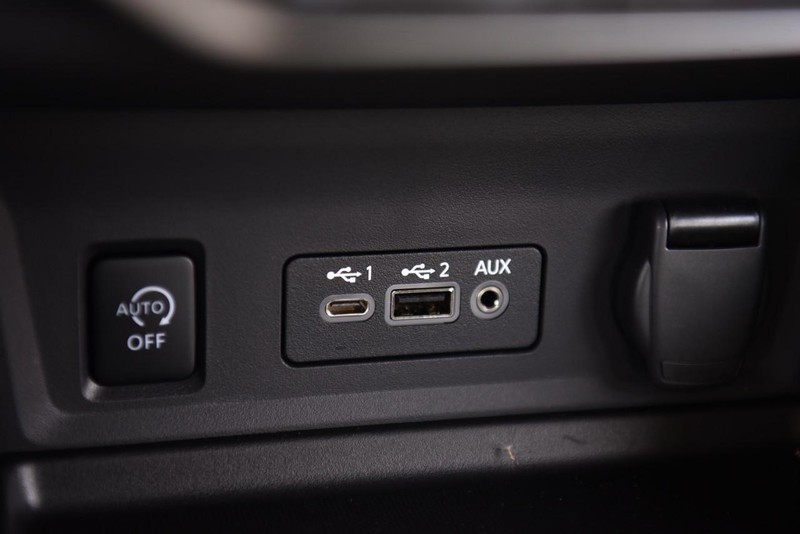 Nissan Sentra Vehicle Image 16