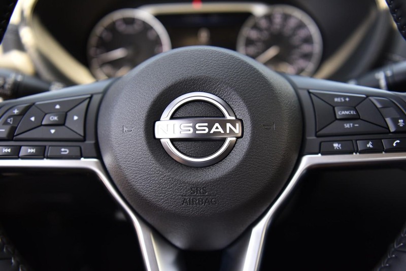 Nissan Sentra Vehicle Image 18