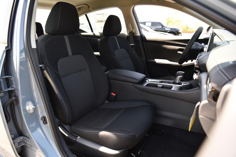 Nissan Sentra Vehicle Image 20