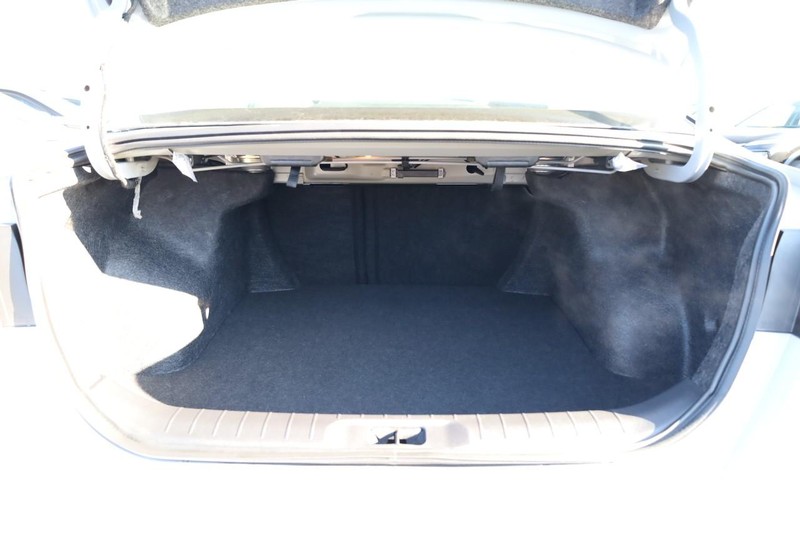 Nissan Altima Vehicle Image 08