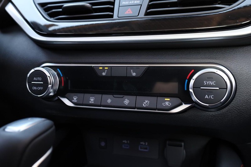 Nissan Altima Vehicle Image 16