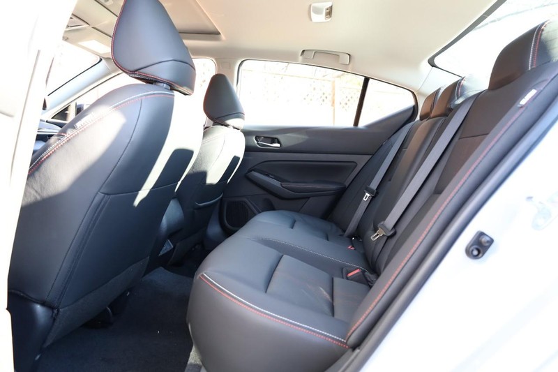 Nissan Altima Vehicle Image 21