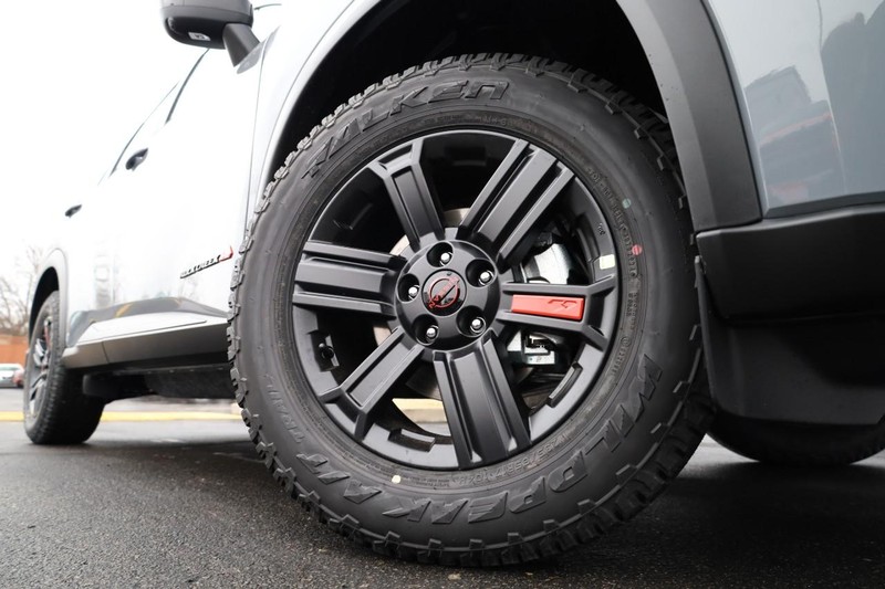 Nissan Rogue Vehicle Image 04