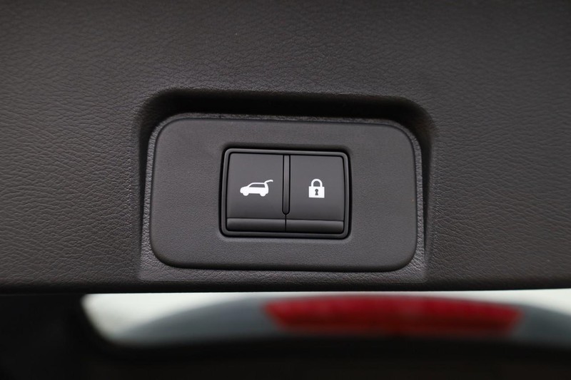 Nissan Rogue Vehicle Image 09