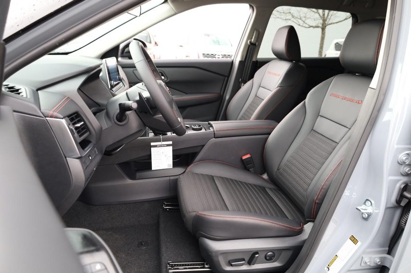 Nissan Rogue Vehicle Image 10