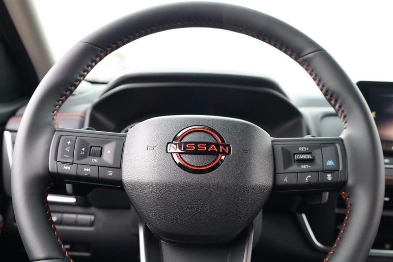 Nissan Rogue Vehicle Image 11