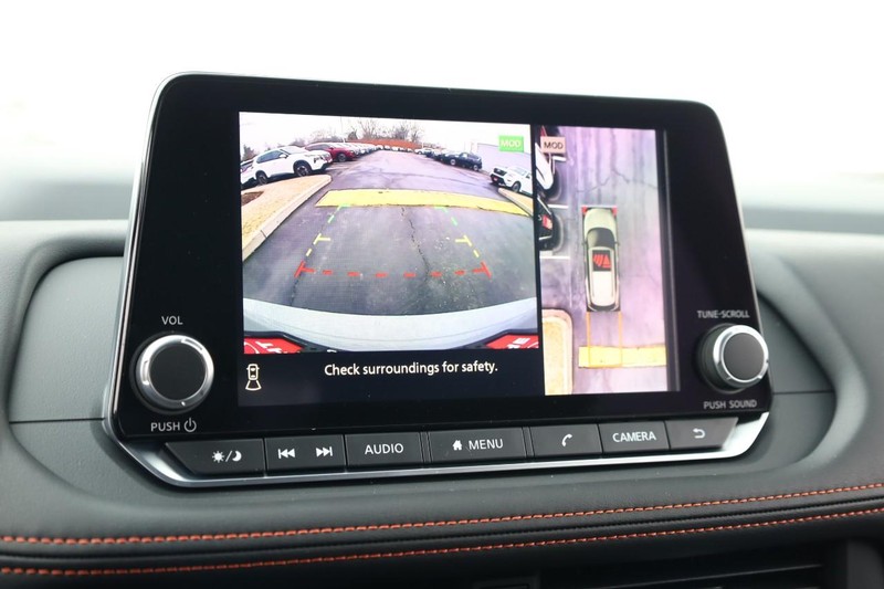 Nissan Rogue Vehicle Image 14