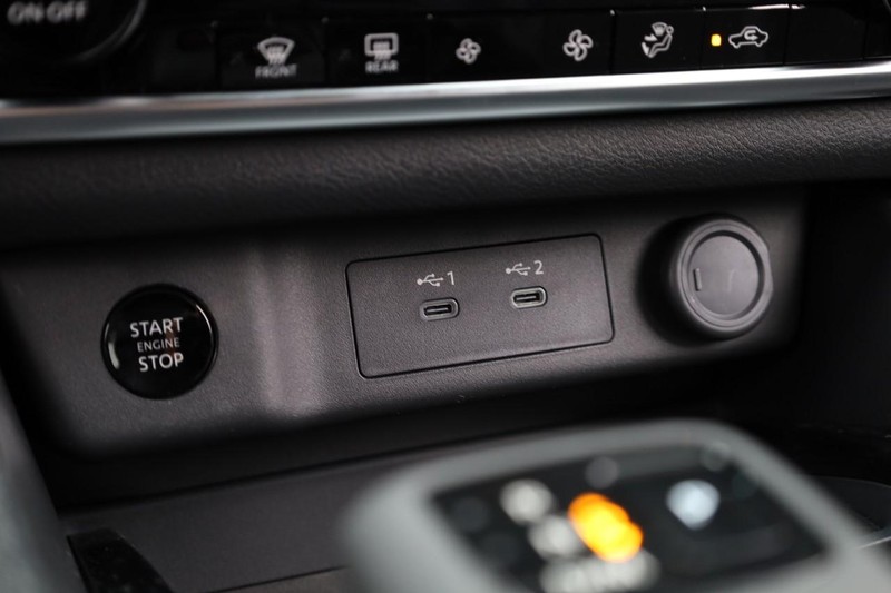 Nissan Rogue Vehicle Image 16