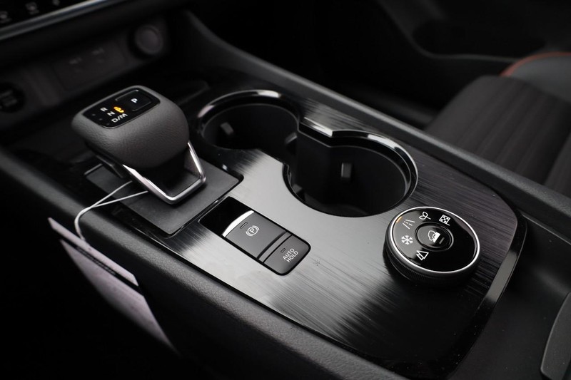 Nissan Rogue Vehicle Image 17