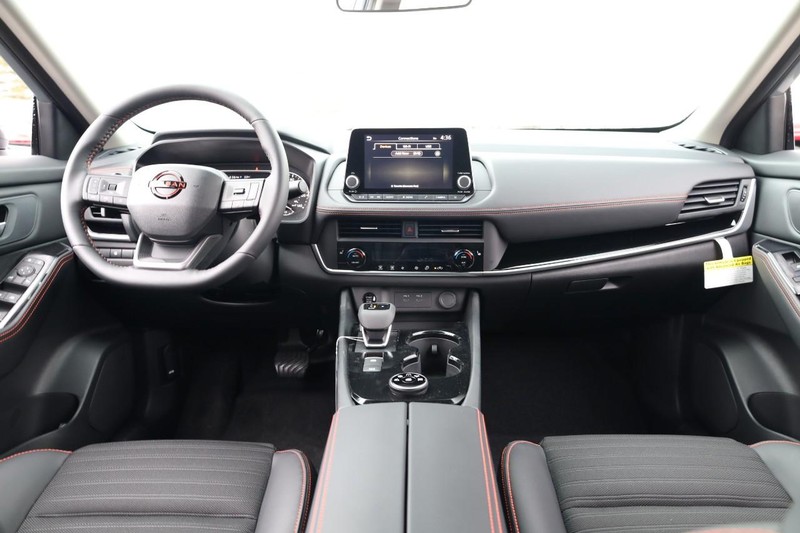 Nissan Rogue Vehicle Image 24