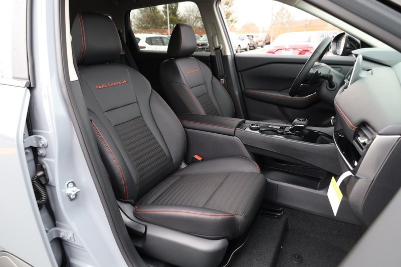 Nissan Rogue Vehicle Image 26