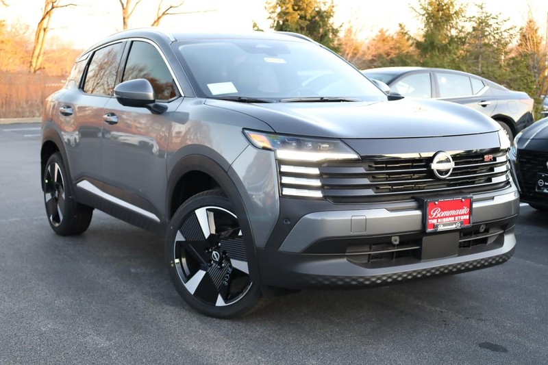 Nissan Kicks Vehicle Image 02