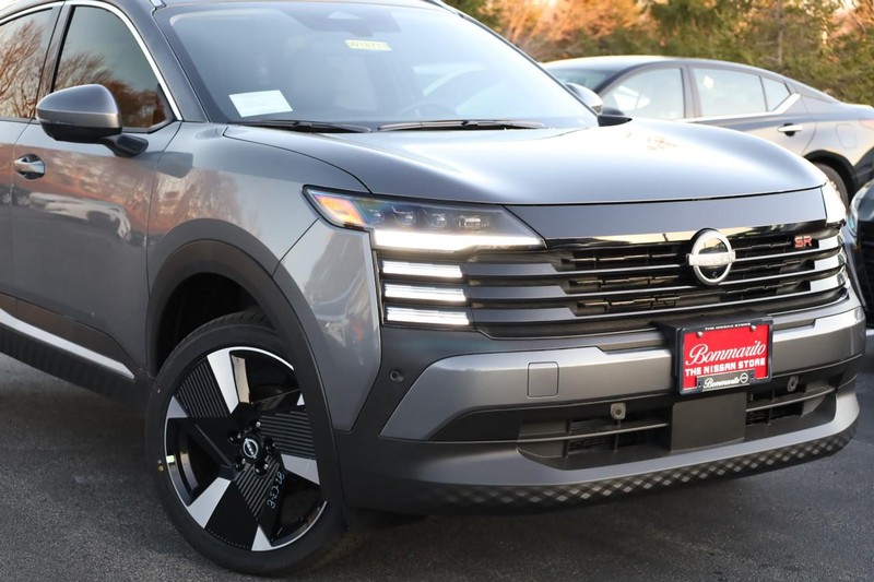 Nissan Kicks Vehicle Image 03