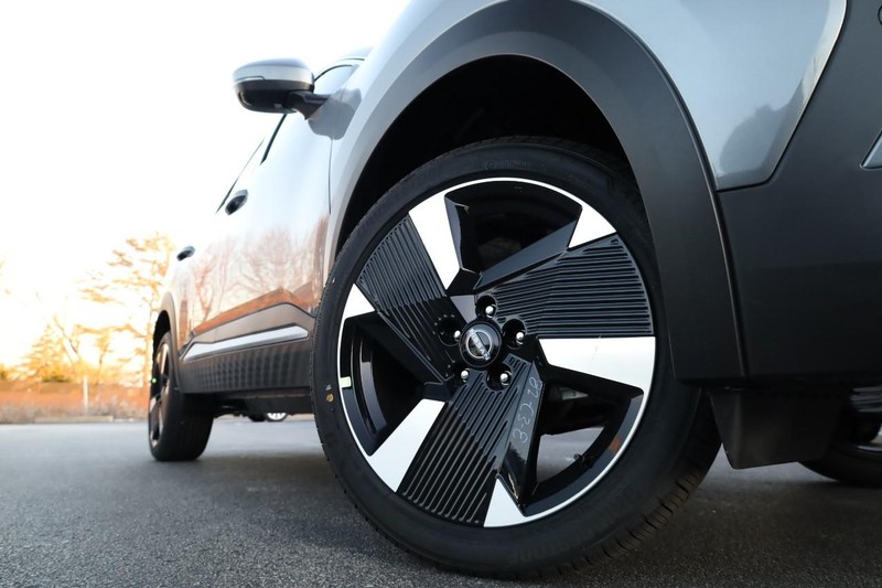 Nissan Kicks Vehicle Image 04